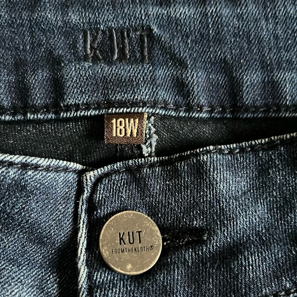 Kut from the Kloth Natalie bootcut Jean - Picture 2 of 4
